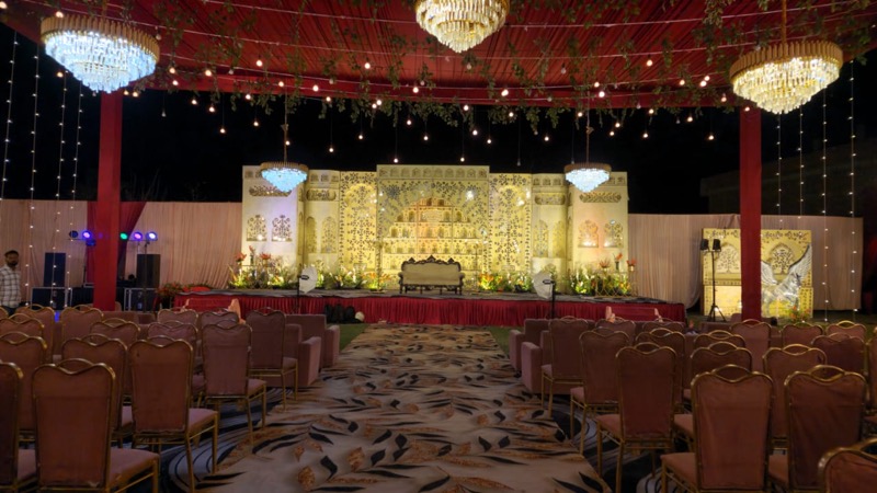 Grand wedding decoration with floral elements